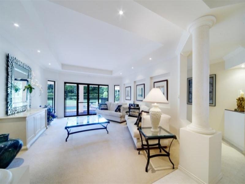 3165 Riverleigh Drive, Hope Island QLD 4212