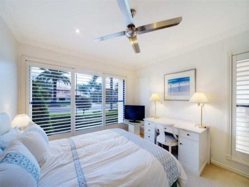 3165 Riverleigh Drive, Hope Island QLD 4212