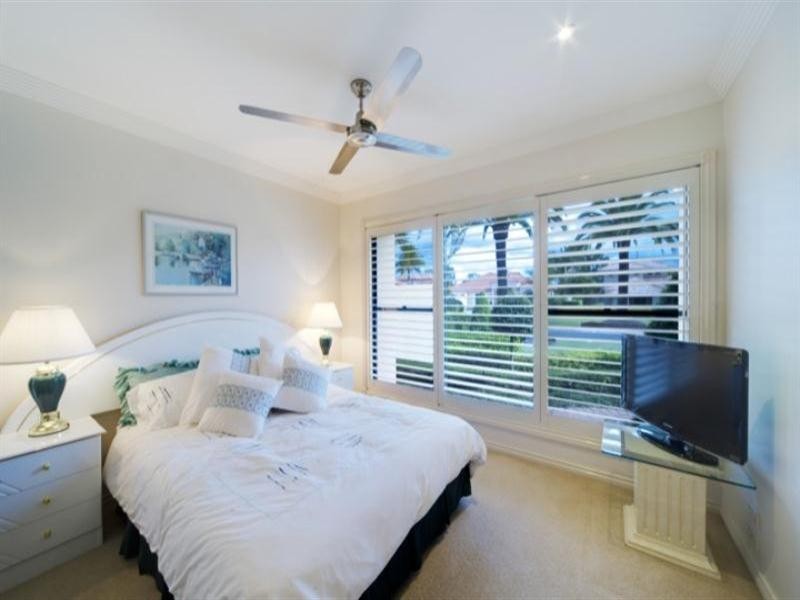 3165 Riverleigh Drive, Hope Island QLD 4212