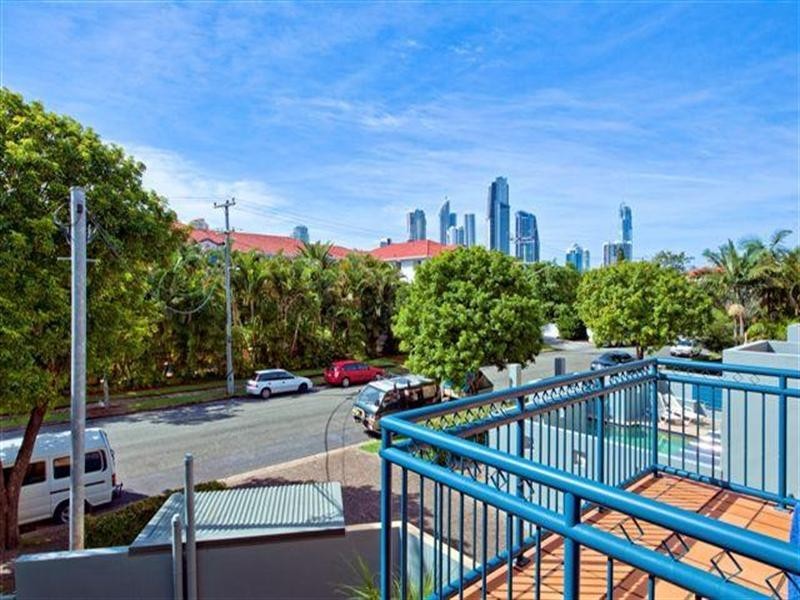 10 Purli Street – Chez Chaz, Surfers Paradise QLD 4217