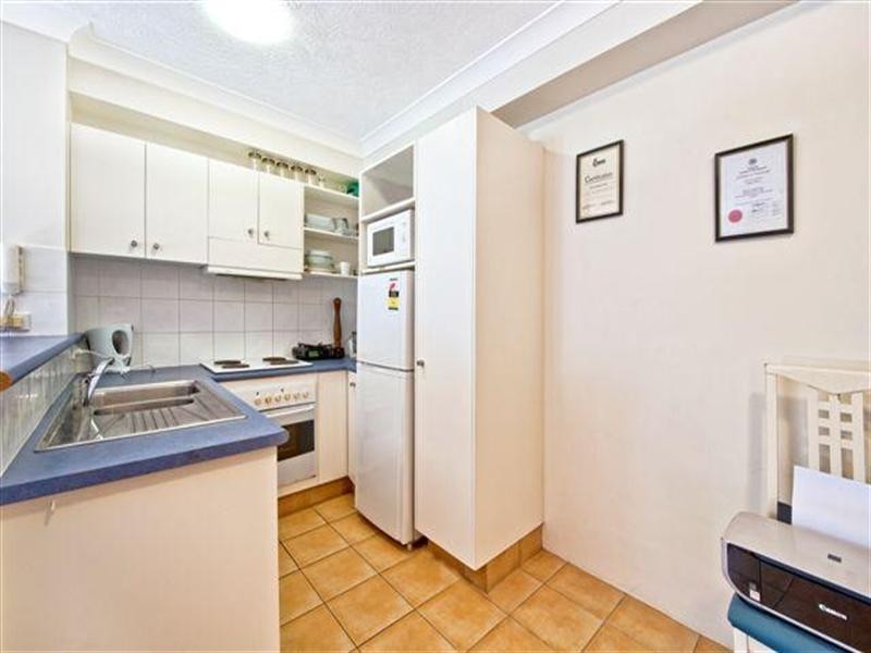 10 Purli Street – Chez Chaz, Surfers Paradise QLD 4217