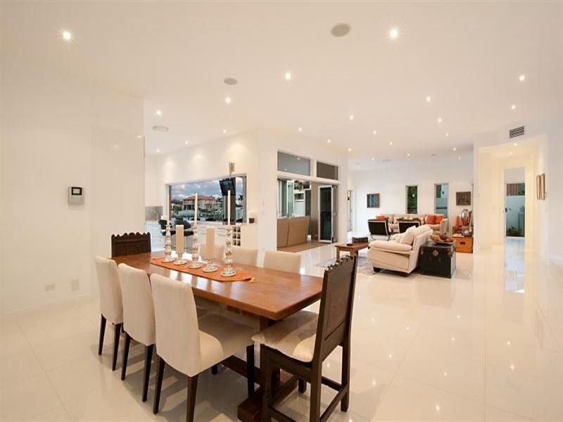 18 Hampton Court, Sovereign Islands QLD 4216