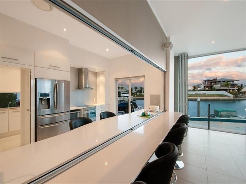 18 Hampton Court, Sovereign Islands QLD 4216