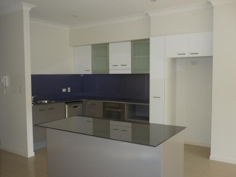 1/60 Broad Street, Labrador QLD 4215