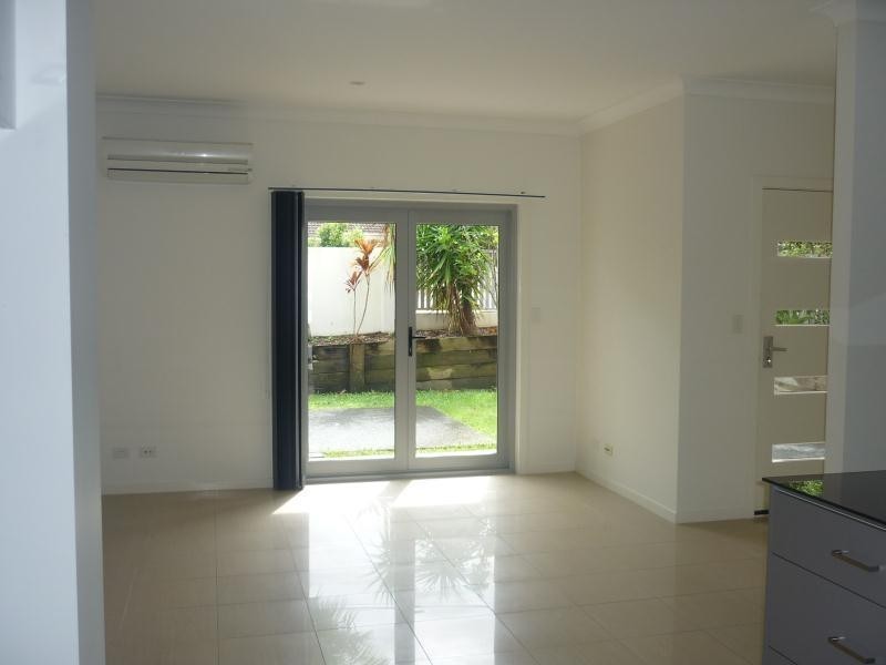 1/60 Broad Street, Labrador QLD 4215