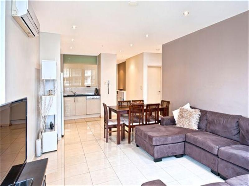 18 Cypress Avenue, Surfers Paradise QLD 4217