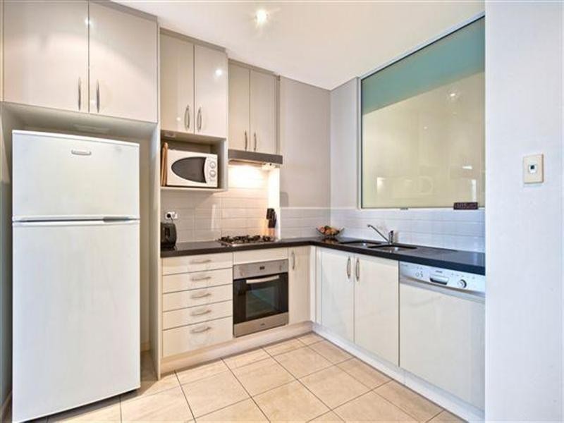 18 Cypress Avenue, Surfers Paradise QLD 4217