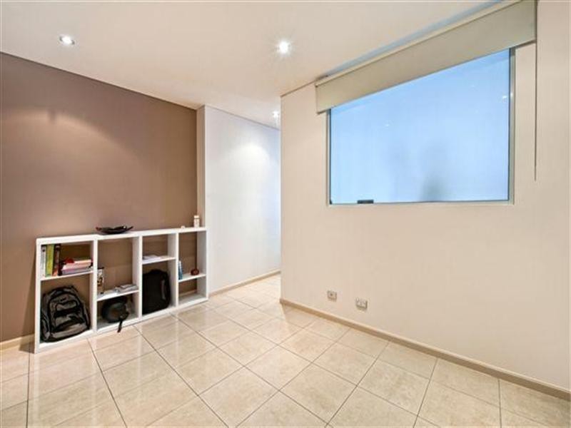 18 Cypress Avenue, Surfers Paradise QLD 4217