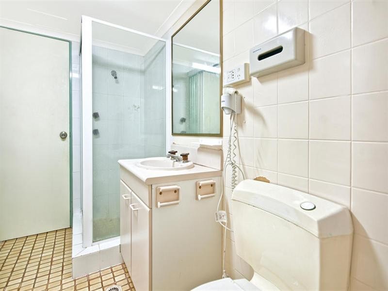 18 Hanlan Street, Surfers Paradise QLD 4217