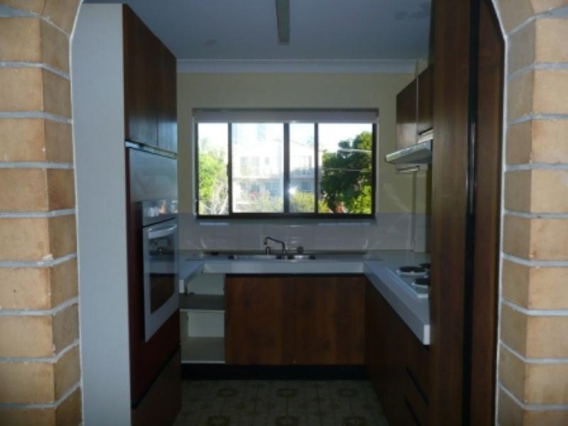 4/35 Chelsea Avenue, Broadbeach QLD 4218