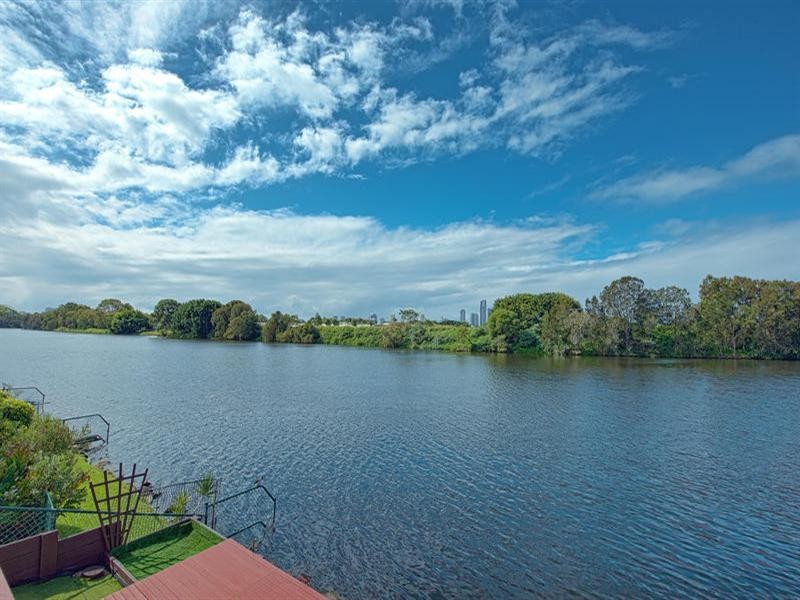 86B St Kevins Avenue, Benowa QLD 4217