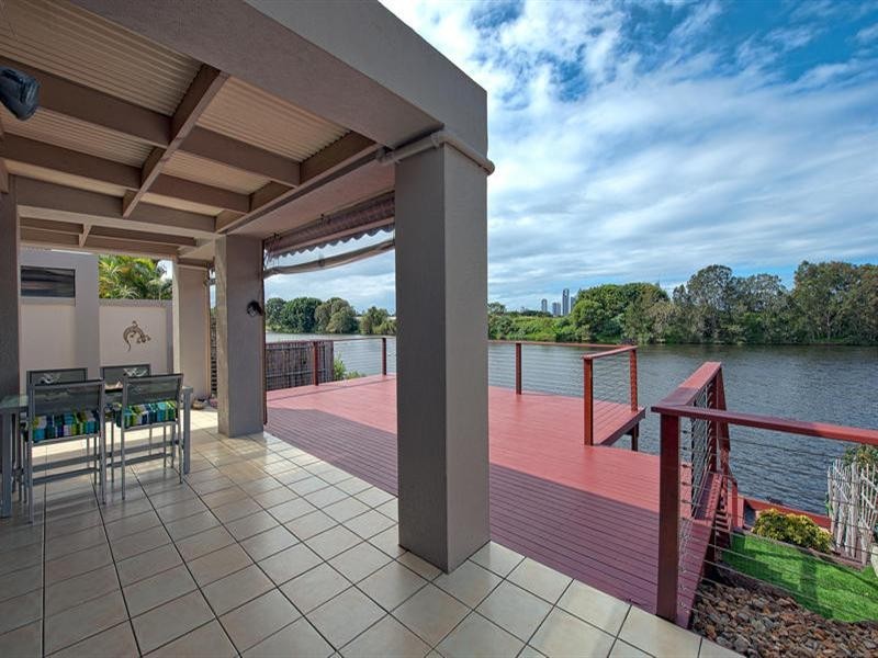 86B St Kevins Avenue, Benowa QLD 4217