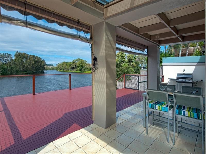 86B St Kevins Avenue, Benowa QLD 4217