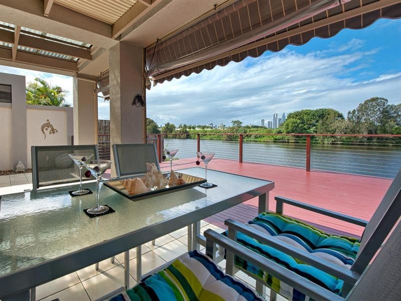 86B St Kevins Avenue, Benowa QLD 4217