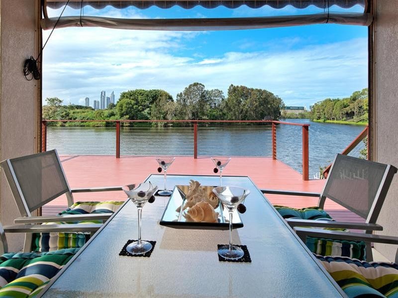 86B St Kevins Avenue, Benowa QLD 4217