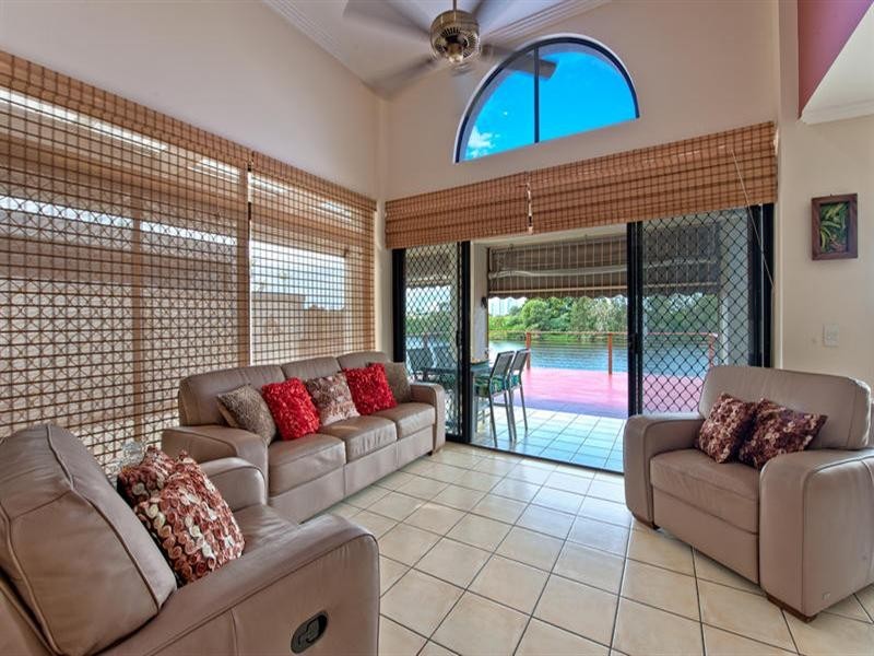 86B St Kevins Avenue, Benowa QLD 4217