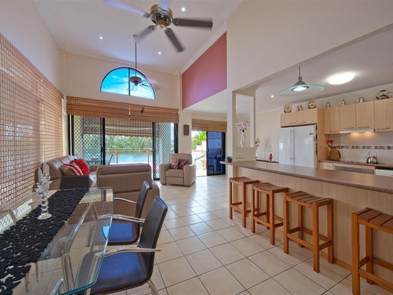 86B St Kevins Avenue, Benowa QLD 4217