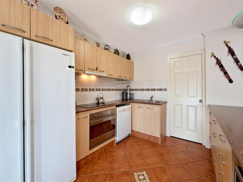 86B St Kevins Avenue, Benowa QLD 4217