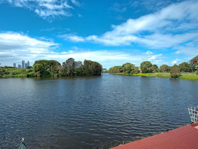 86B St Kevins Avenue, Benowa QLD 4217