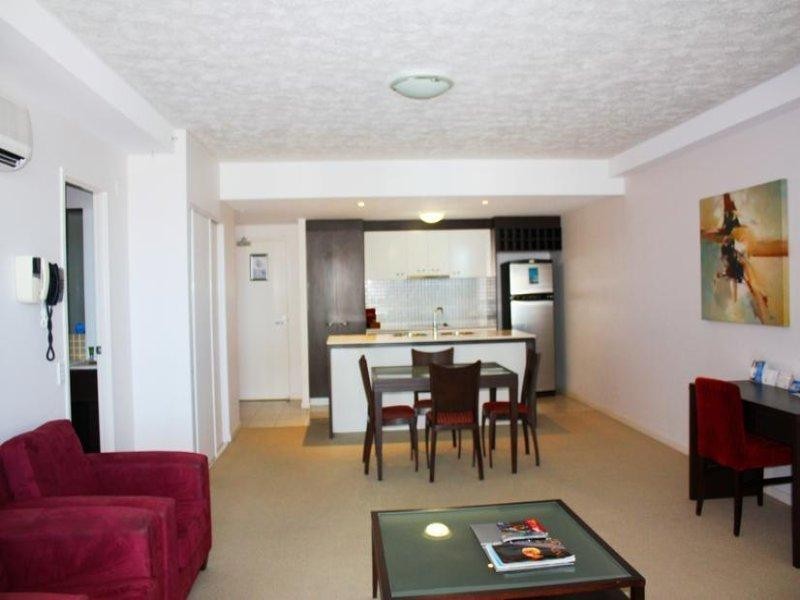 18 Fern Street, Surfers Paradise QLD 4217