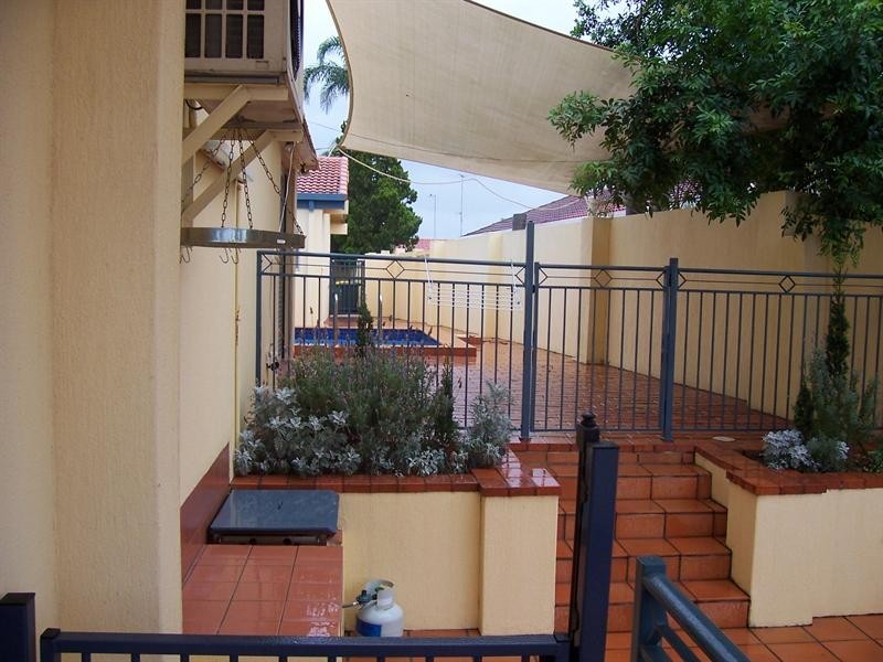 24 Emu Court, Sorrento QLD 4217