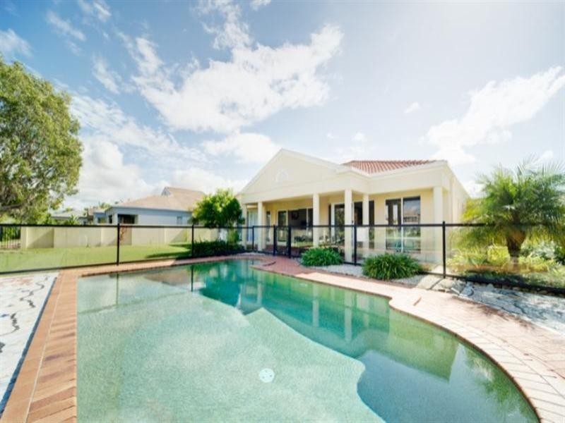 1102 Beechwood Drive, Hope Island QLD 4212