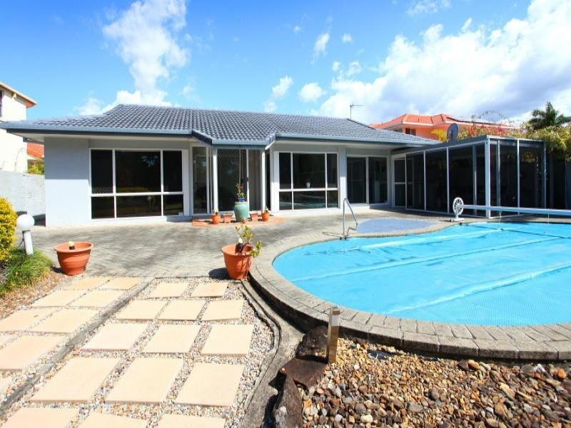 71 Santa Cruz Boulevard, Clear Island Waters QLD 4226