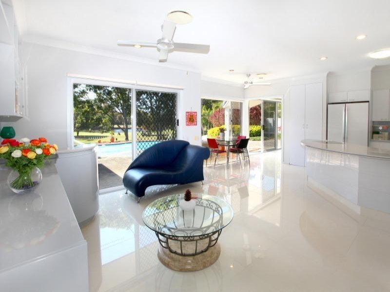 71 Santa Cruz Boulevard, Clear Island Waters QLD 4226