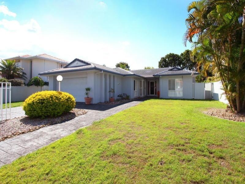 71 Santa Cruz Boulevard, Clear Island Waters QLD 4226