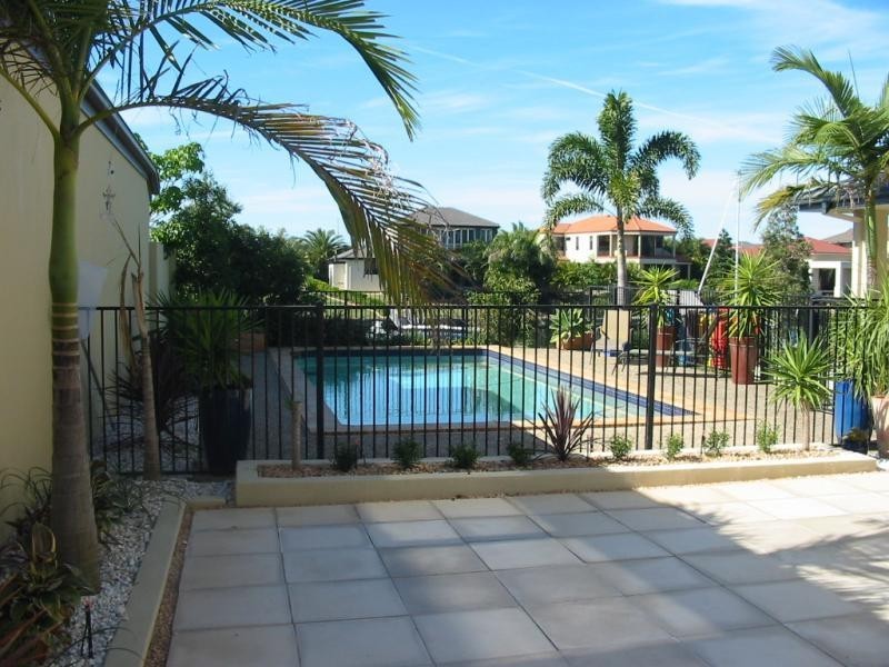 2142 Beaufort Way, Hope Island QLD 4212