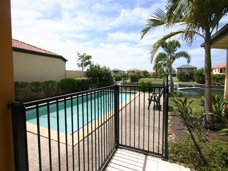 2142 Beaufort Way, Hope Island QLD 4212