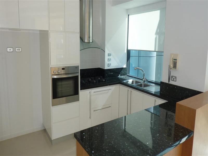 11 Peak Avenue, Main Beach QLD 4217