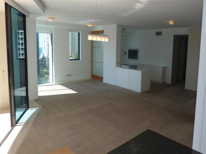 11 Peak Avenue, Main Beach QLD 4217