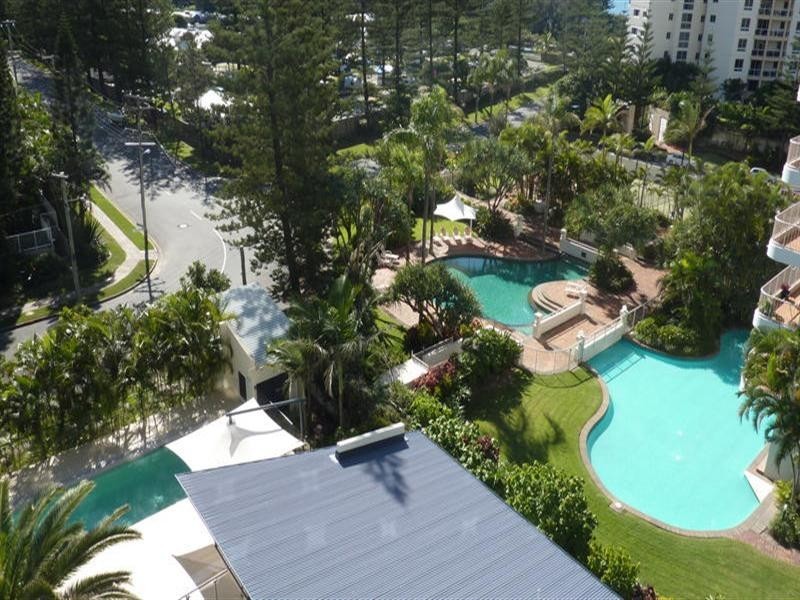 11 Peak Avenue, Main Beach QLD 4217