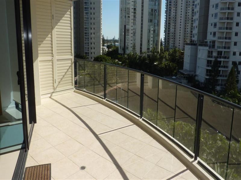 11 Peak Avenue, Main Beach QLD 4217