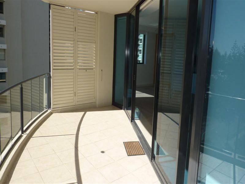 11 Peak Avenue, Main Beach QLD 4217