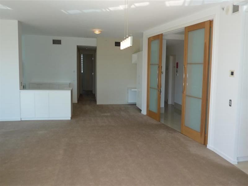 11 Peak Avenue, Main Beach QLD 4217