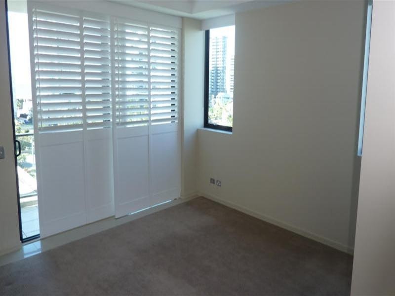 11 Peak Avenue, Main Beach QLD 4217