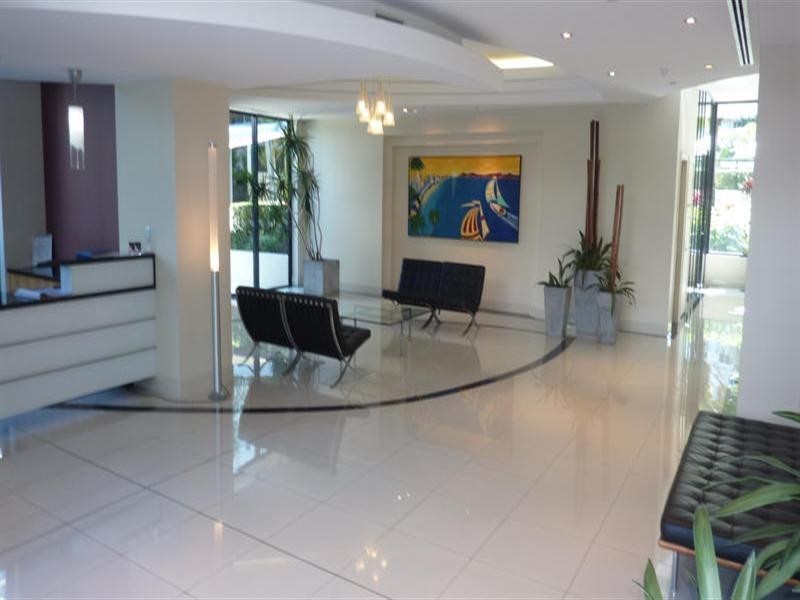 11 Peak Avenue, Main Beach QLD 4217