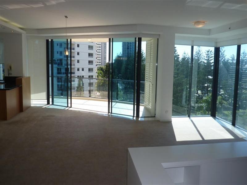 11 Peak Avenue, Main Beach QLD 4217