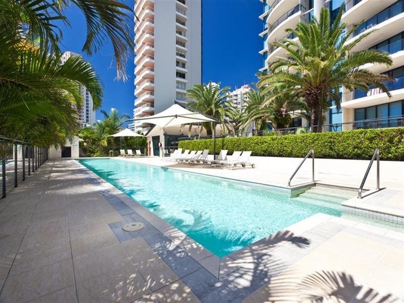 11 Peak Avenue, Main Beach QLD 4217