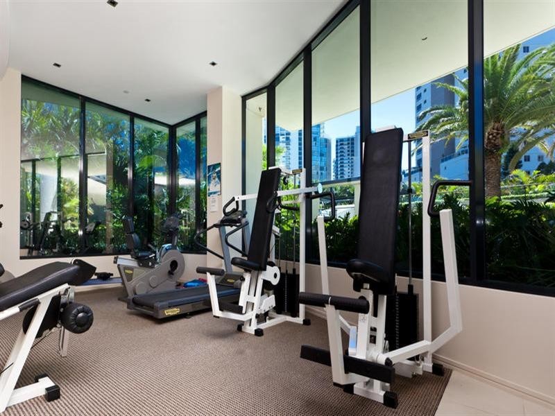 11 Peak Avenue, Main Beach QLD 4217