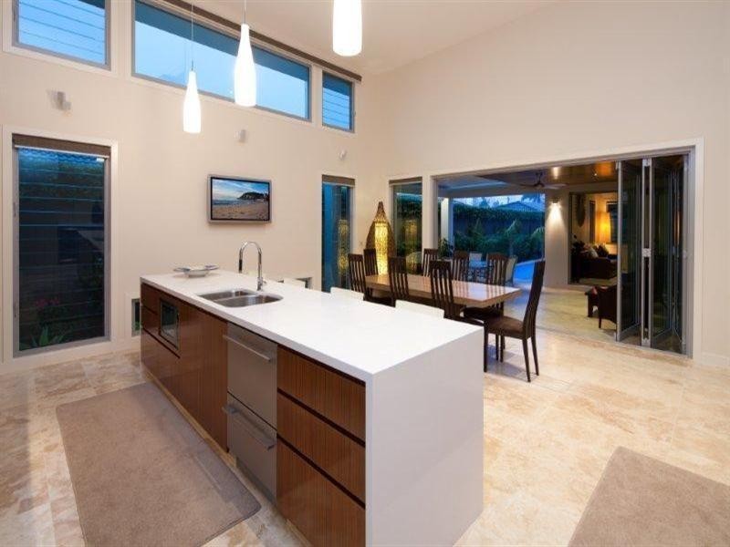 12 The Corso, Isle Of Capri QLD 4217