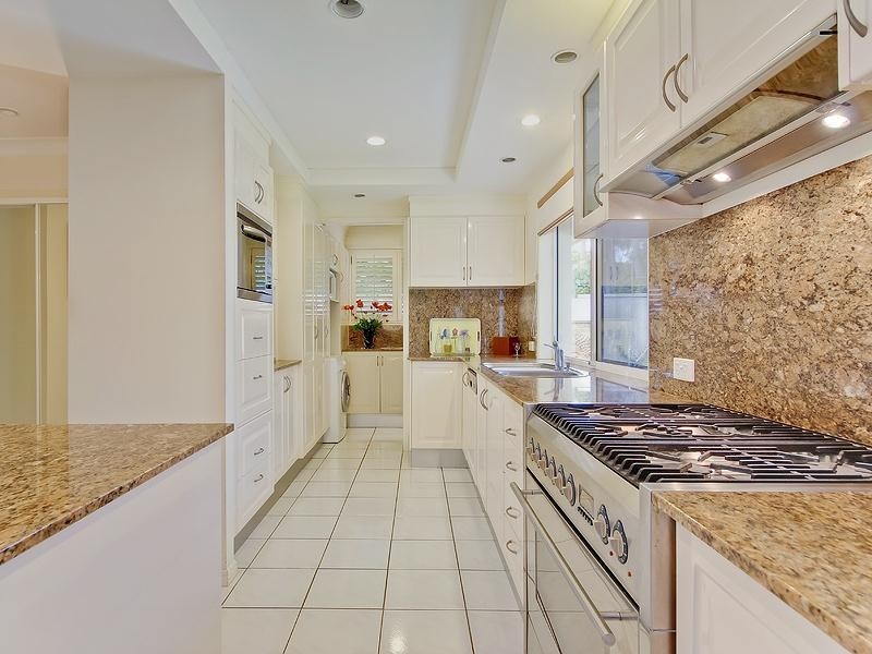 148 Bamboo Avenue, Benowa QLD 4217