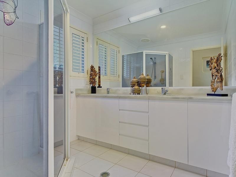 148 Bamboo Avenue, Benowa QLD 4217