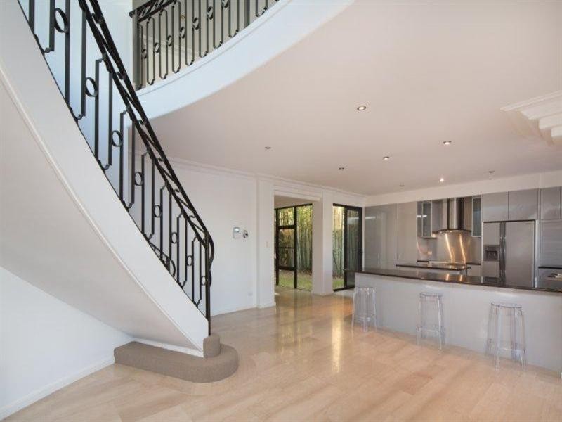 28 Southern Cross Drive, Surfers Paradise QLD 4217