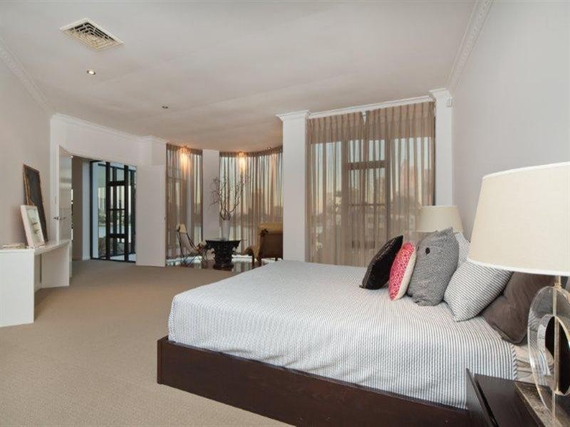 28 Southern Cross Drive, Surfers Paradise QLD 4217