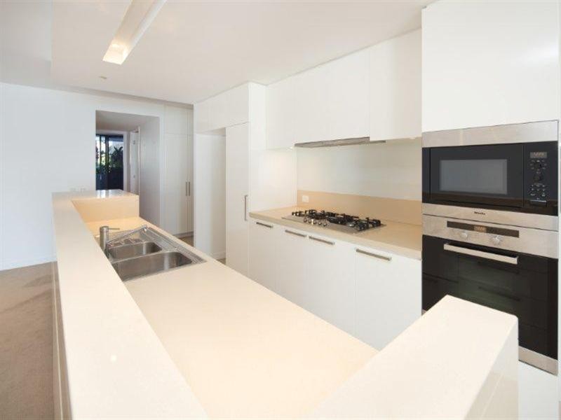 1102 Allisee. 323 Bayview Street, Hollywell QLD 4216