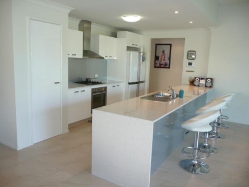 90 Rumrunner Street, Mermaid Waters QLD 4218