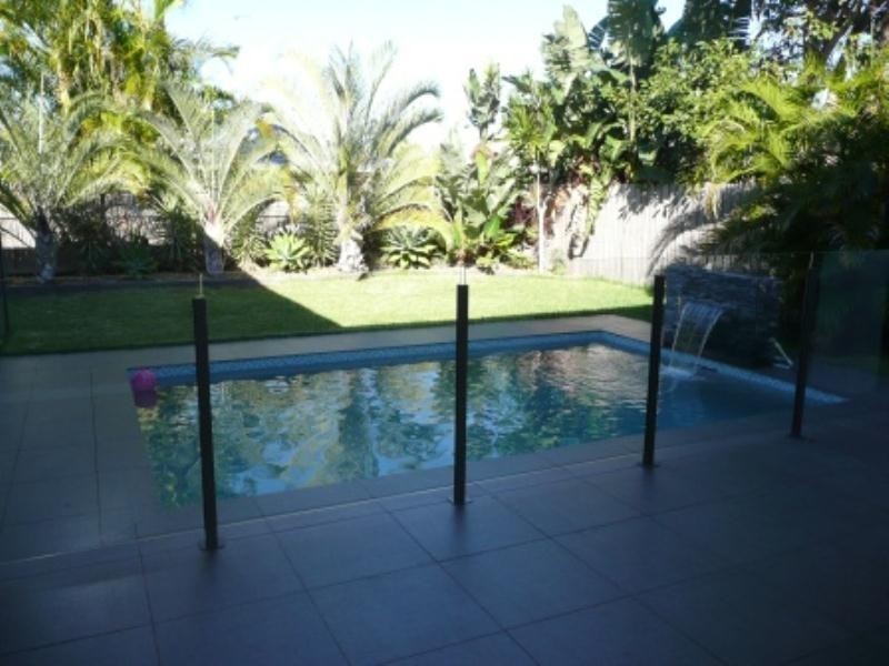 90 Rumrunner Street, Mermaid Waters QLD 4218